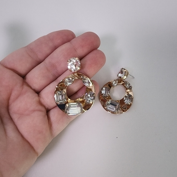 NEW Golden Multi Stone Embellished Crushed Metal Dangle Earrings - Picture 8 of 8